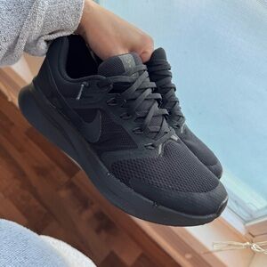 Nike Men's All Black Swift 3 Running Shoes